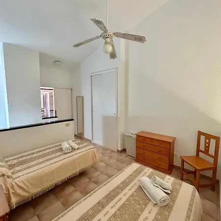 1 Bed Apt, Pool Views In Castle Harbour C114 Lägenhet Los Cristianos (Tenerife)