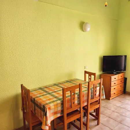 1 Bed Apt, Pool Views In Castle Harbour C114 *
